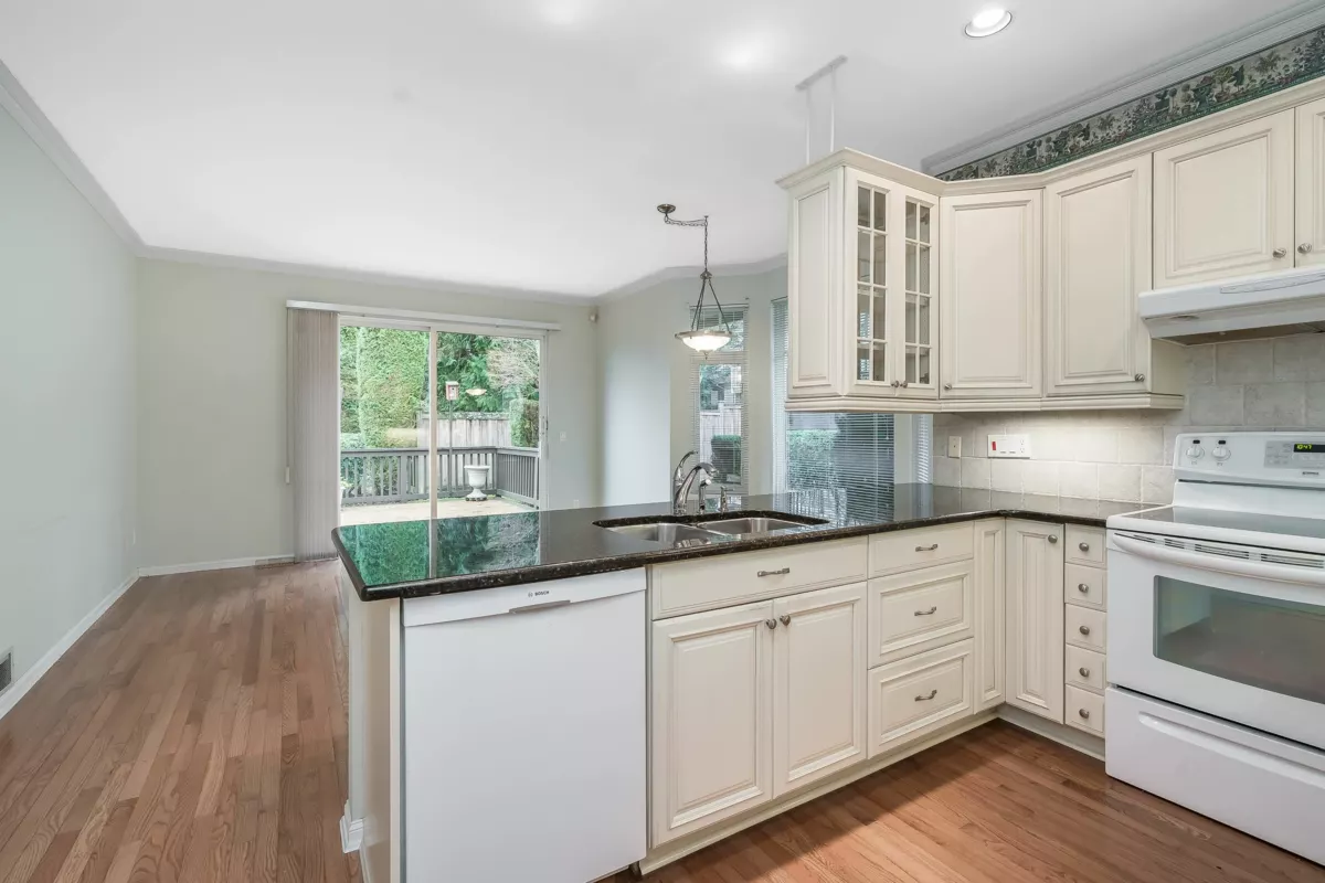 Walk-In Closet Photo of 28 15151 26 Avenue, Surrey, BC