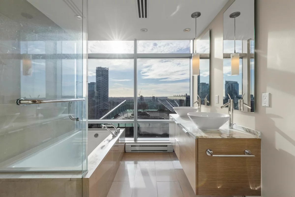 Front Yard Photo of 3308 1111 Alberni Street, Vancouver, BC