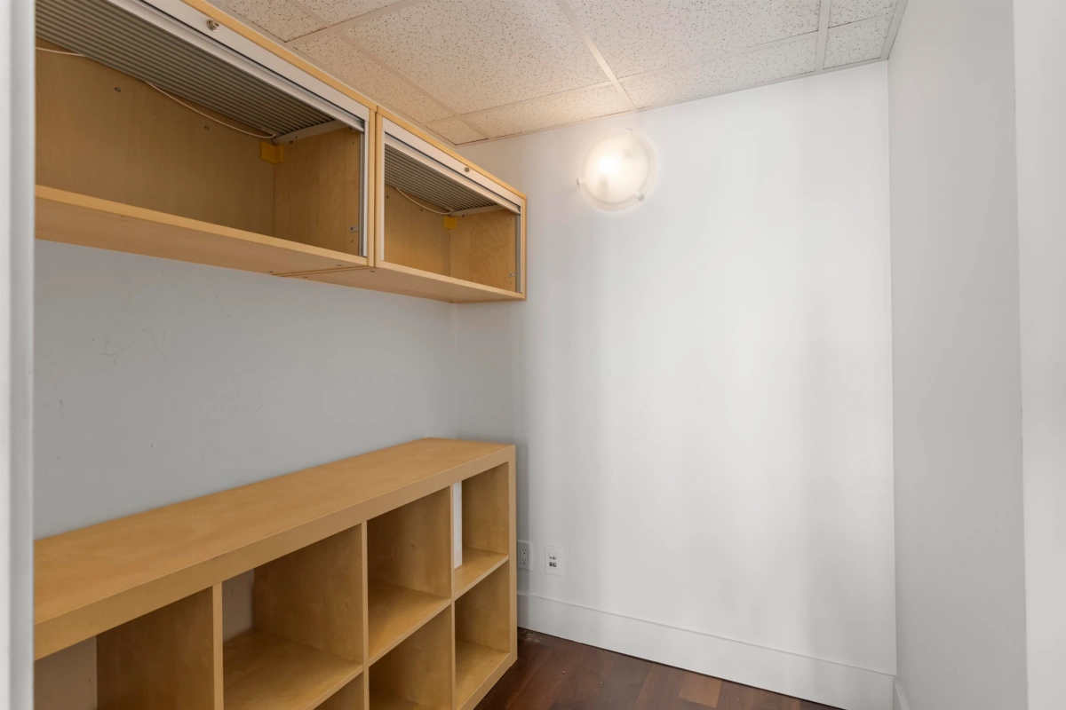 Hallway Photo of 3308 1111 Alberni Street, Vancouver, BC