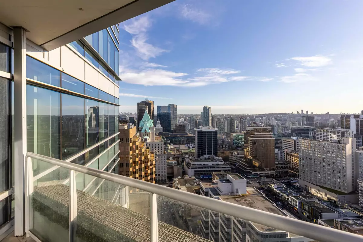 Walk-In Closet Photo of 3308 1111 Alberni Street, Vancouver, BC