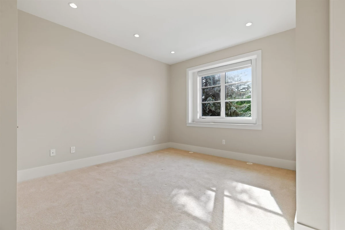 Entry Foyer Photo of 15387 Pacific Avenue, White Rock, BC