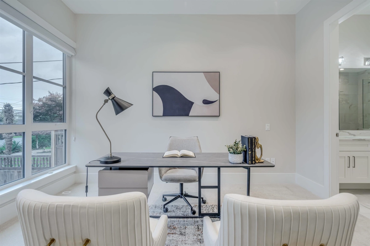 Family Room Photo of 15387 Pacific Avenue, White Rock, BC