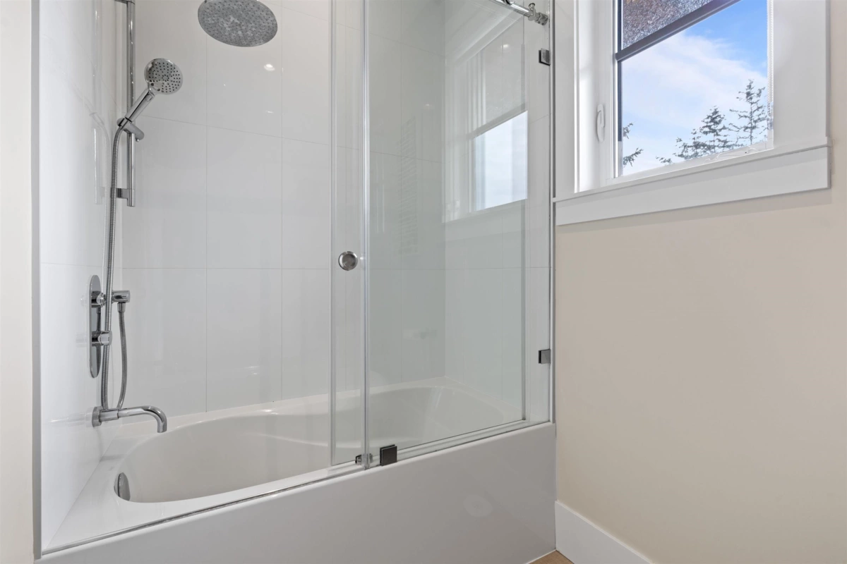 Garage Interior Photo of 15387 Pacific Avenue, White Rock, BC