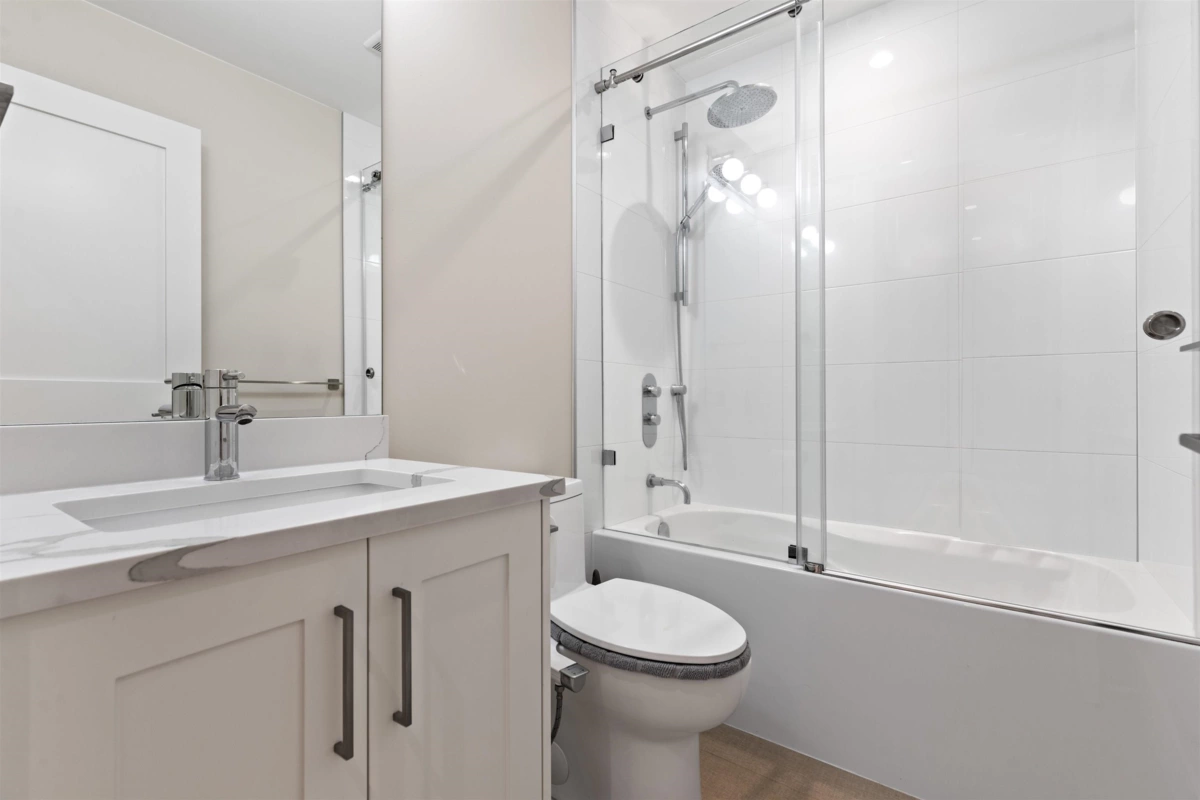 Garden / Landscaping Photo of 15387 Pacific Avenue, White Rock, BC