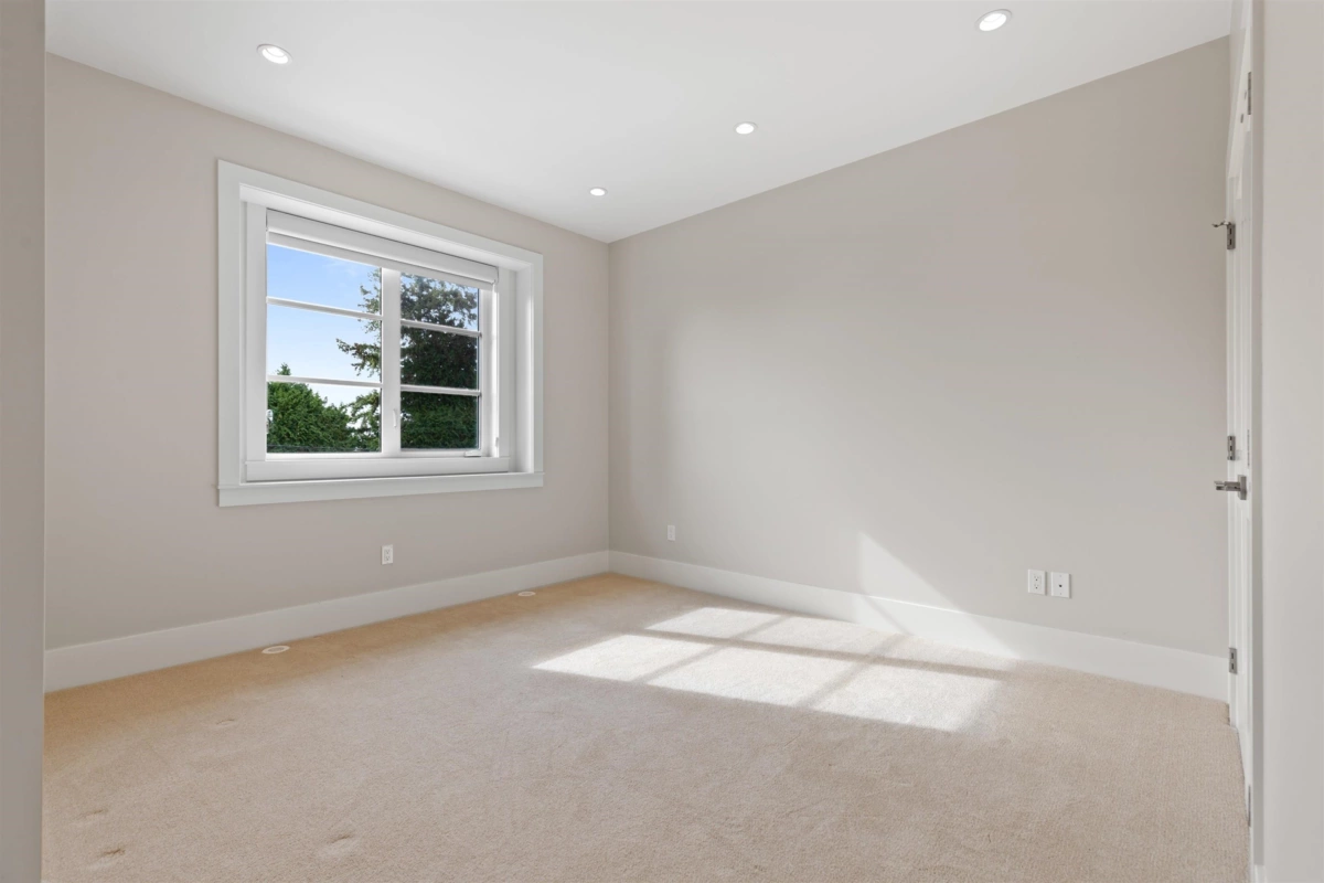 Hallway Photo of 15387 Pacific Avenue, White Rock, BC