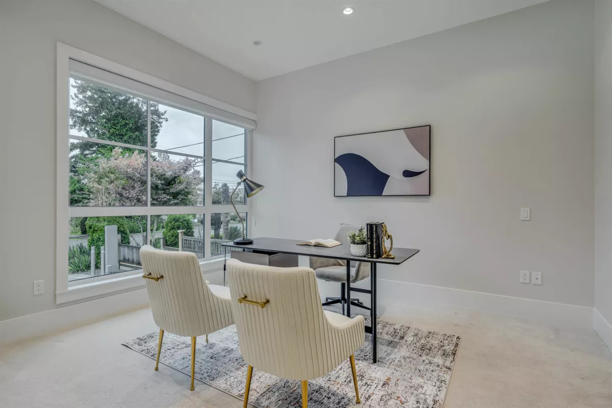 Kitchen Island Photo of 15387 Pacific Avenue, White Rock, BC