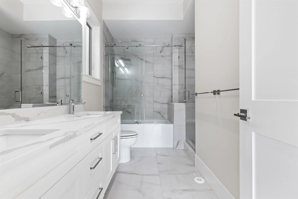 Kitchen Photo of 15387 Pacific Avenue, White Rock, BC