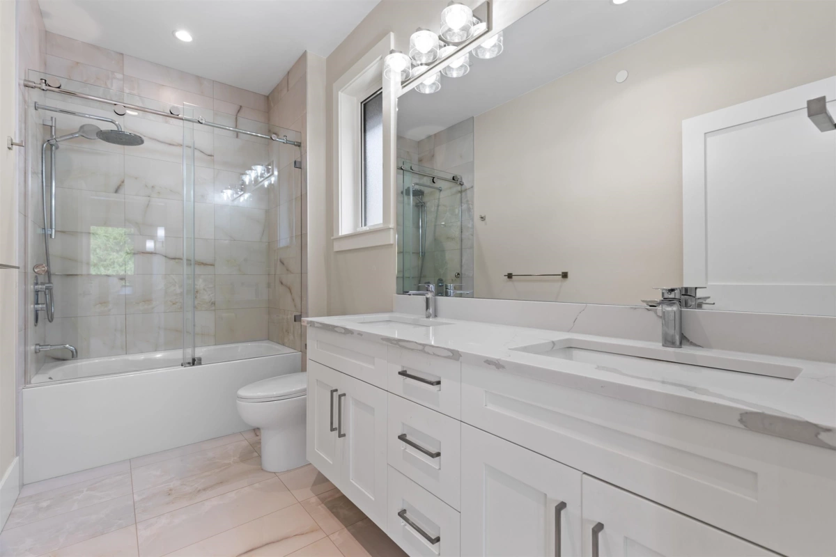 Laundry Room Photo of 15387 Pacific Avenue, White Rock, BC