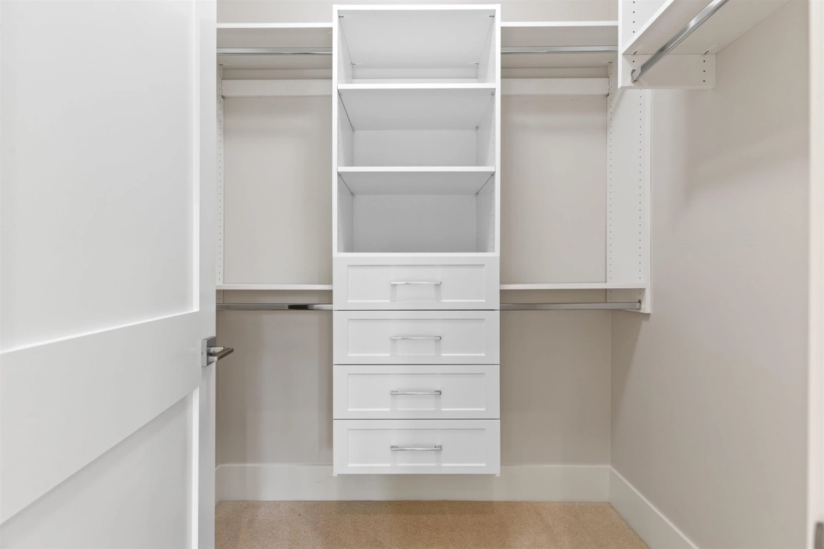 Mudroom Photo of 15387 Pacific Avenue, White Rock, BC