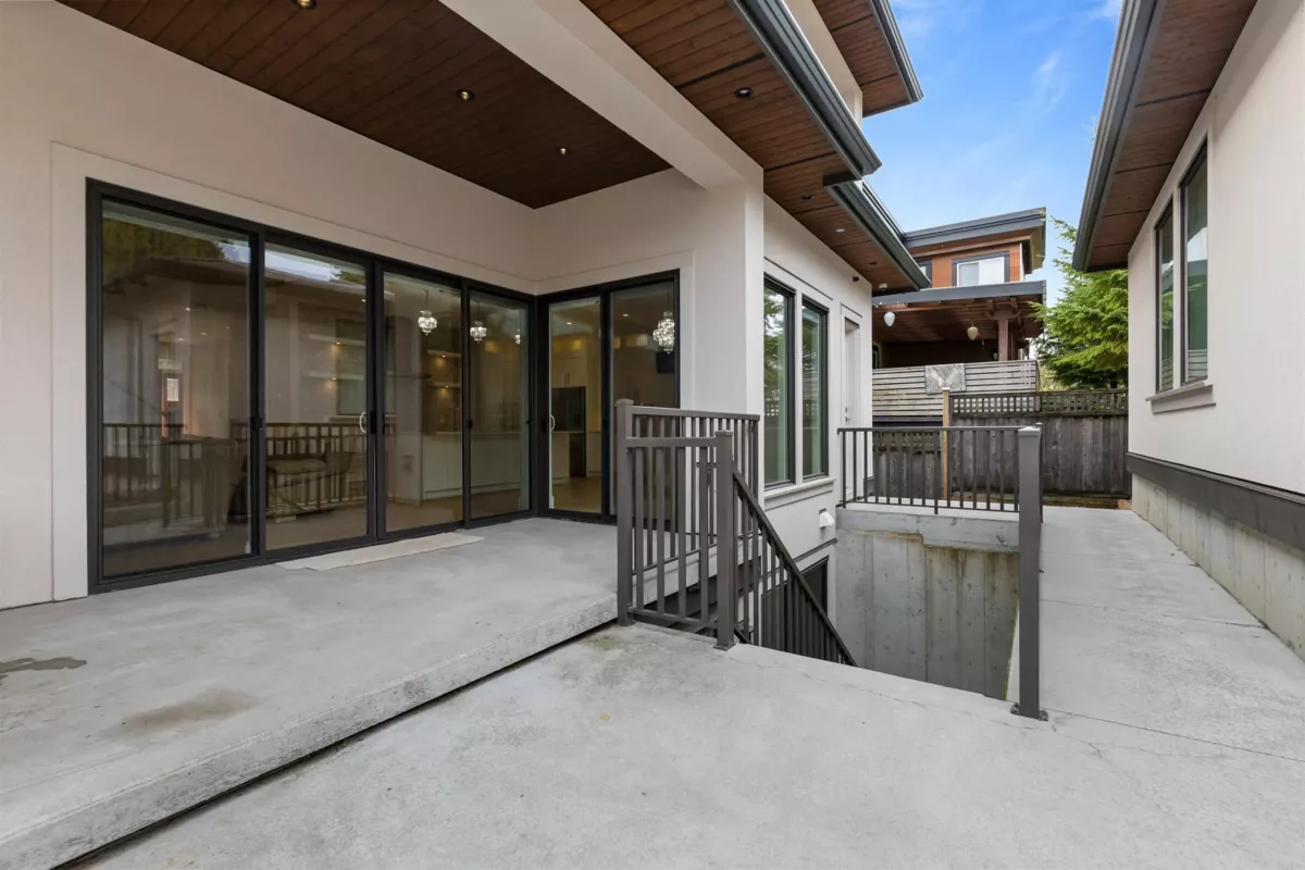 Outdoor Kitchen Photo of 15387 Pacific Avenue, White Rock, BC