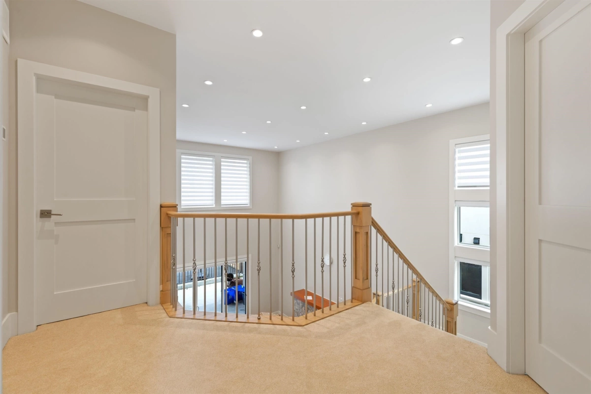 Powder Room Photo of 15387 Pacific Avenue, White Rock, BC