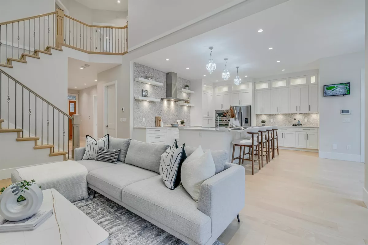 Primary Bathroom Photo of 15387 Pacific Avenue, White Rock, BC