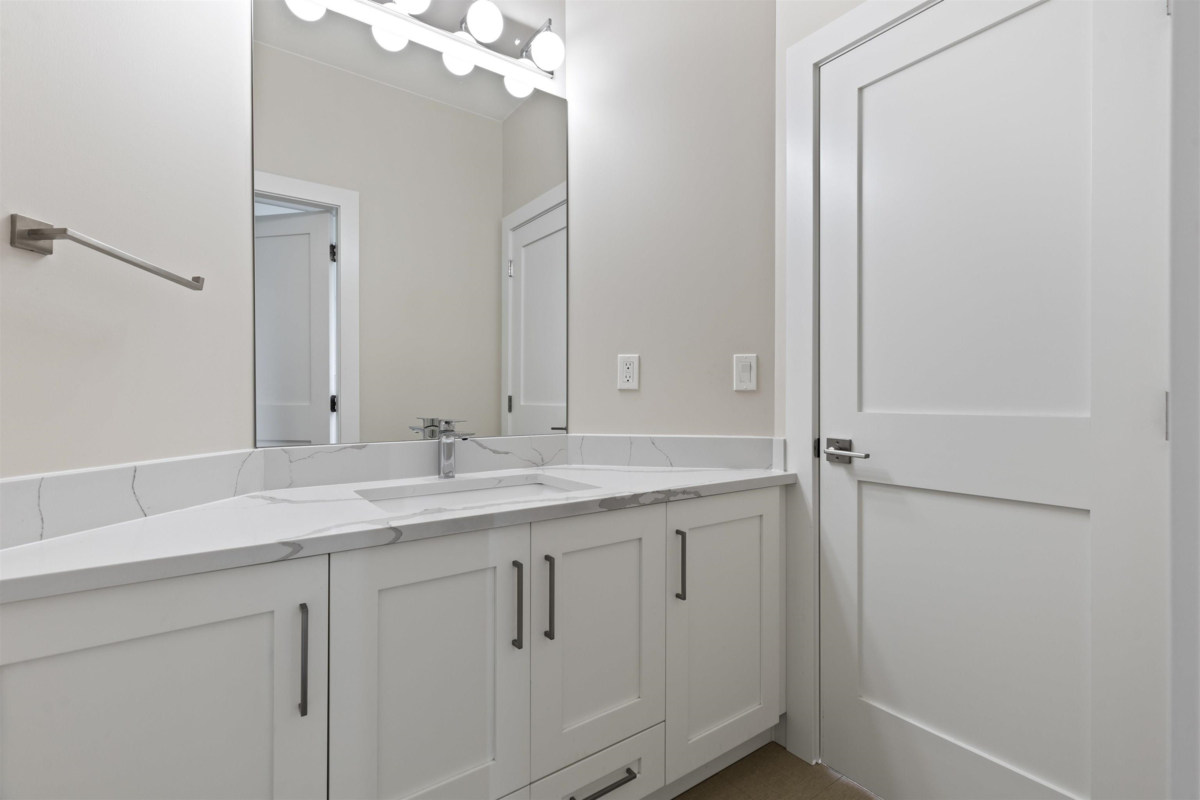 Staircase Photo of 15387 Pacific Avenue, White Rock, BC