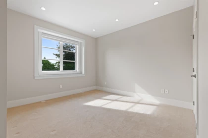 Hallway Photo of 15387 Pacific Avenue, White Rock, BC