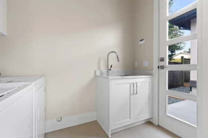 Hot Tub / Spa Photo of 15387 Pacific Avenue, White Rock, BC