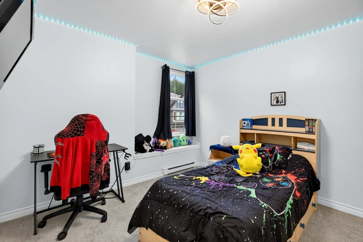 Entry Foyer Photo of 15 5900 Jinkerson Road, Chilliwack, BC
