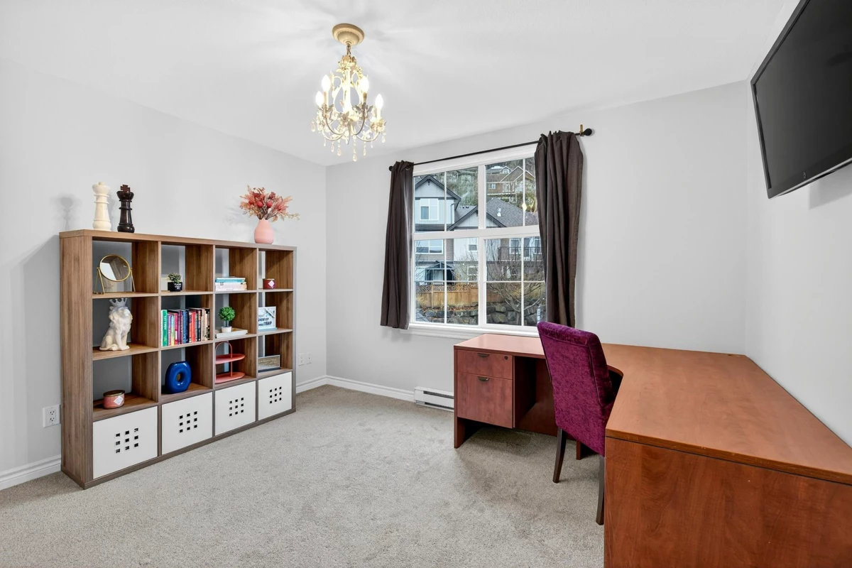 Hallway Photo of 15 5900 Jinkerson Road, Chilliwack, BC