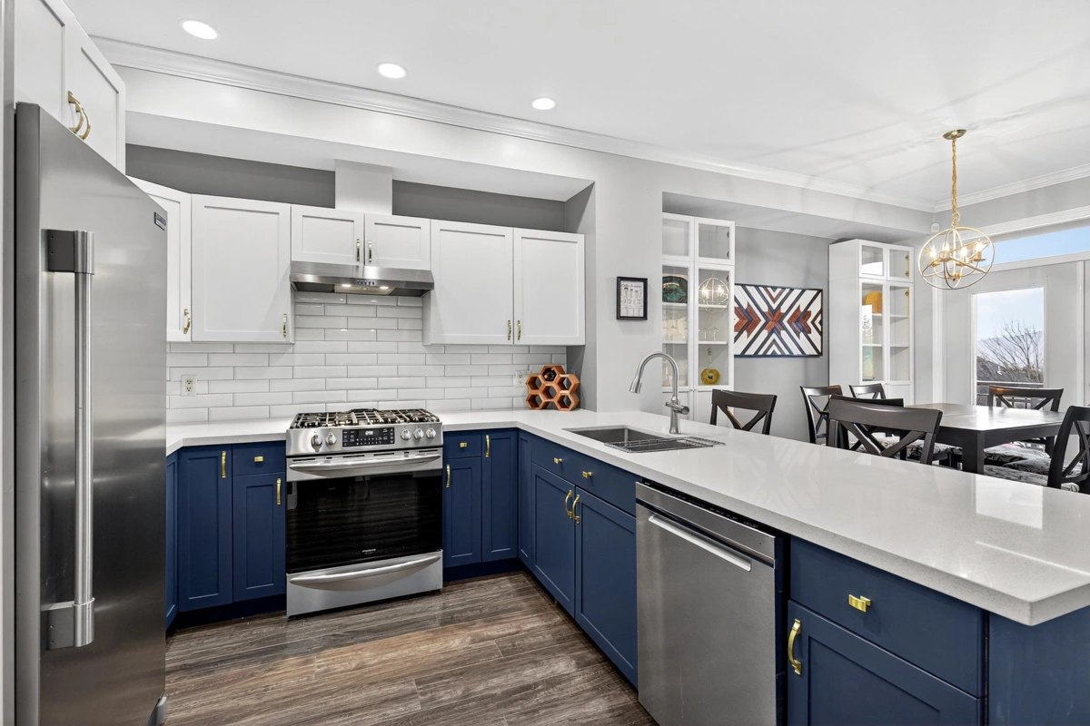 Living Room Photo of 15 5900 Jinkerson Road, Chilliwack, BC