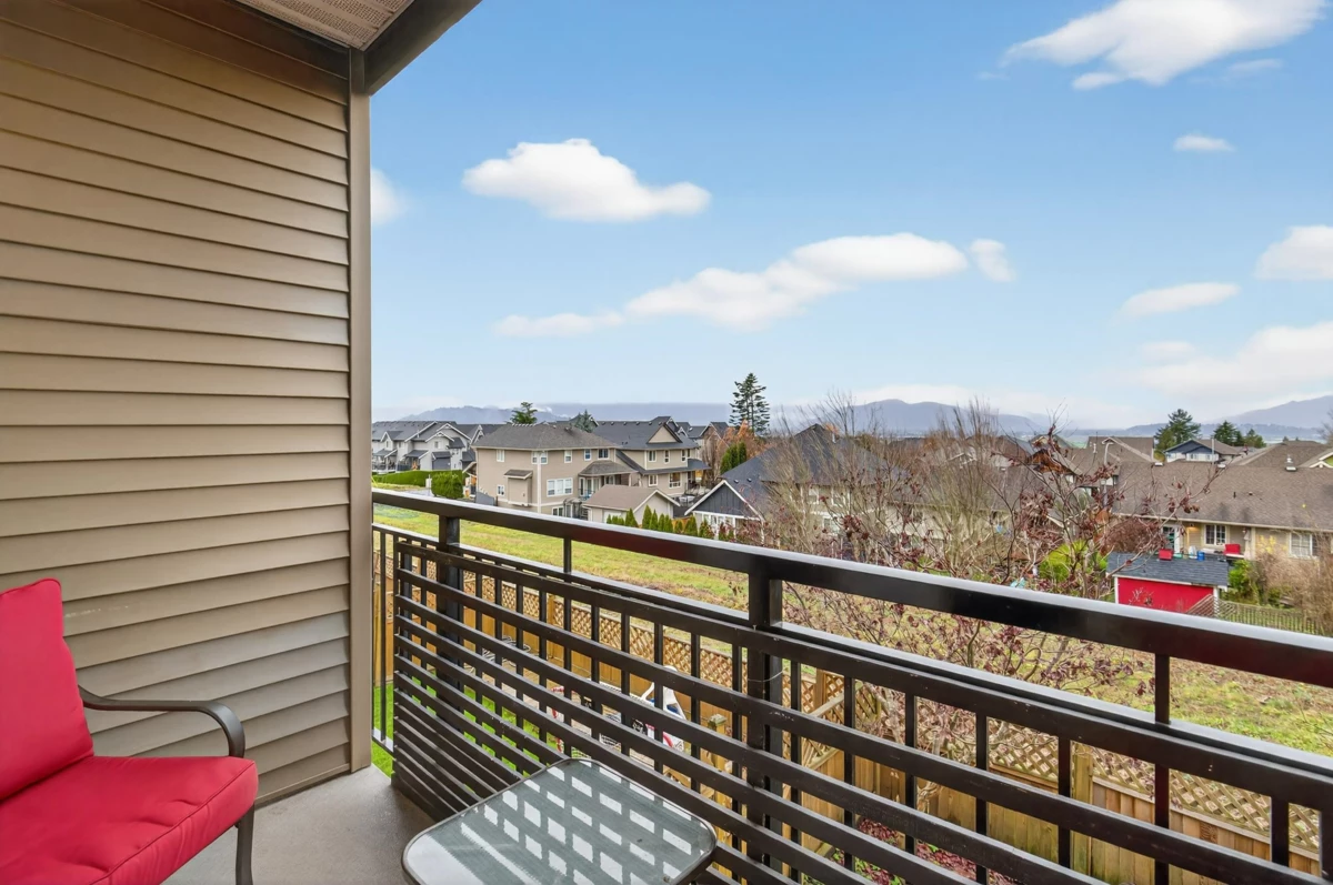 Walk-In Closet Photo of 15 5900 Jinkerson Road, Chilliwack, BC