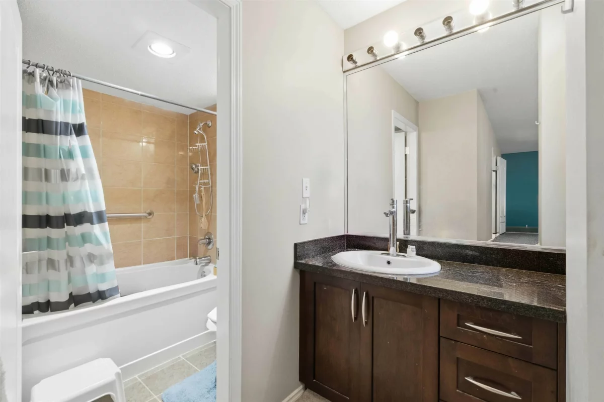 Dining Area Photo of 601 1135 Quayside Drive, New Westminster, BC