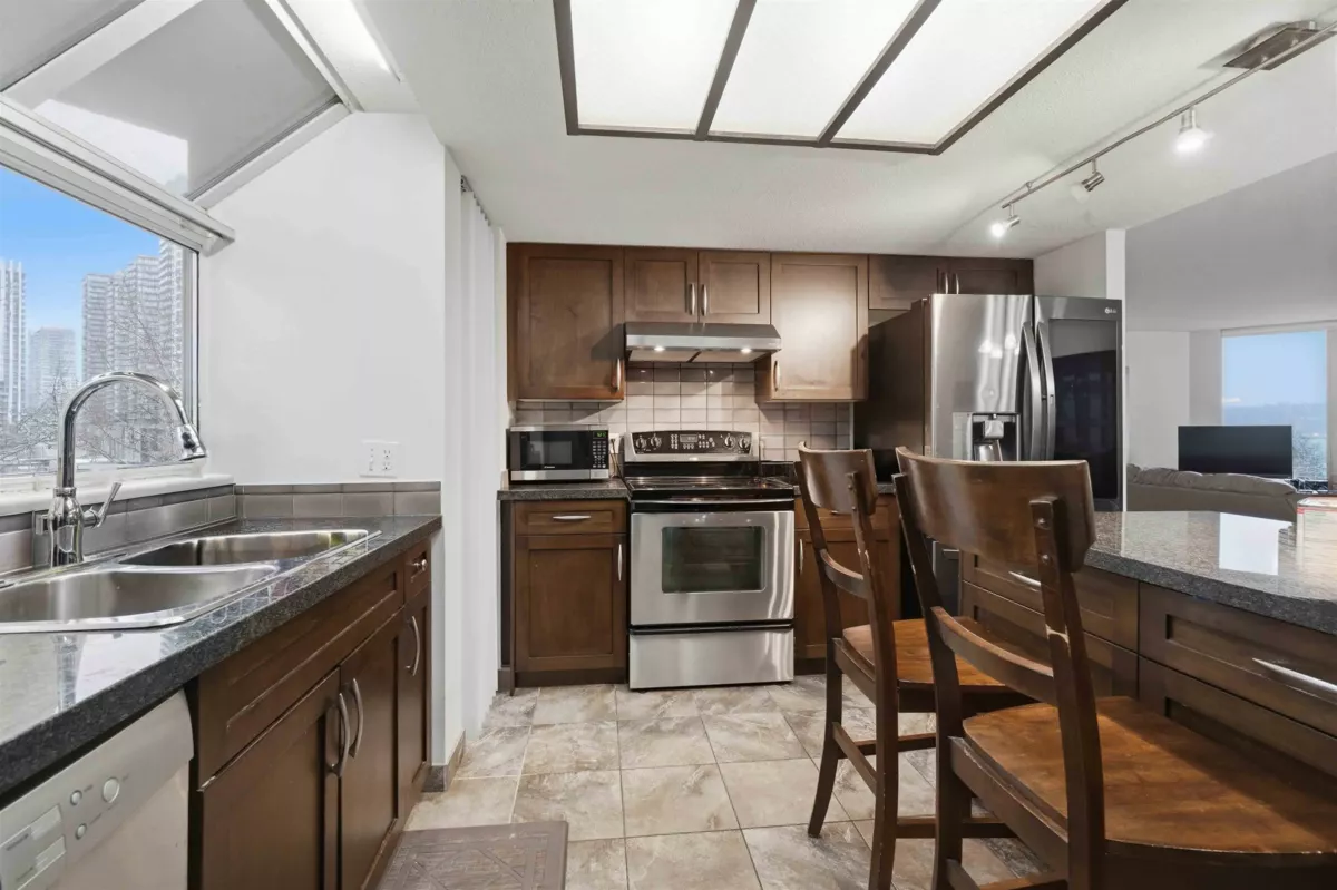 Guest Bathroom Photo of 601 1135 Quayside Drive, New Westminster, BC