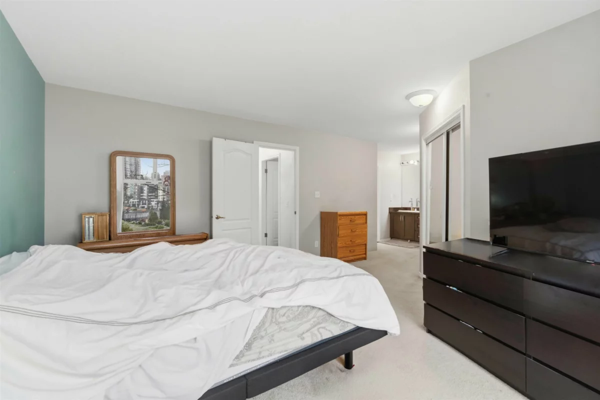 Kitchen Photo of 601 1135 Quayside Drive, New Westminster, BC