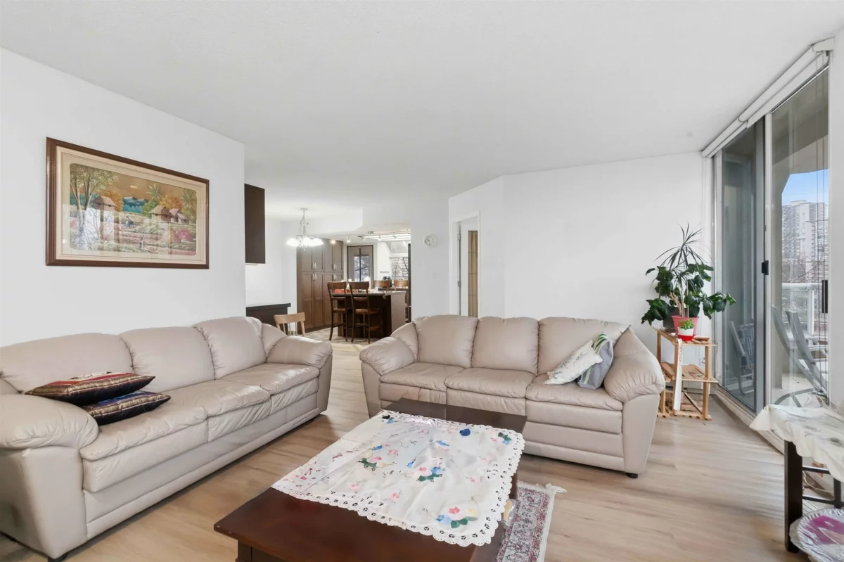 Walk-In Closet Photo of 601 1135 Quayside Drive, New Westminster, BC