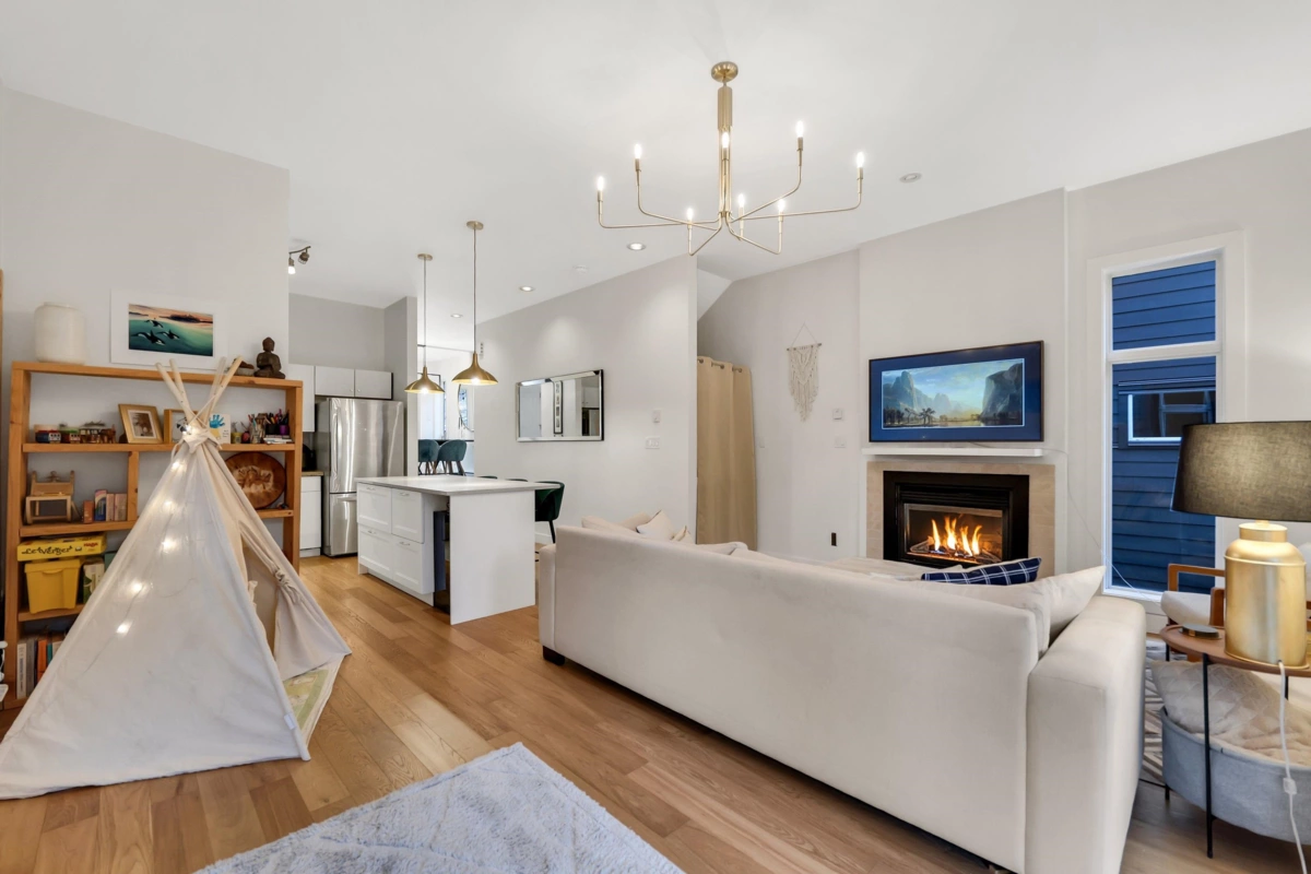 Living Room Photo of 21 40137 Government Road, Squamish, BC