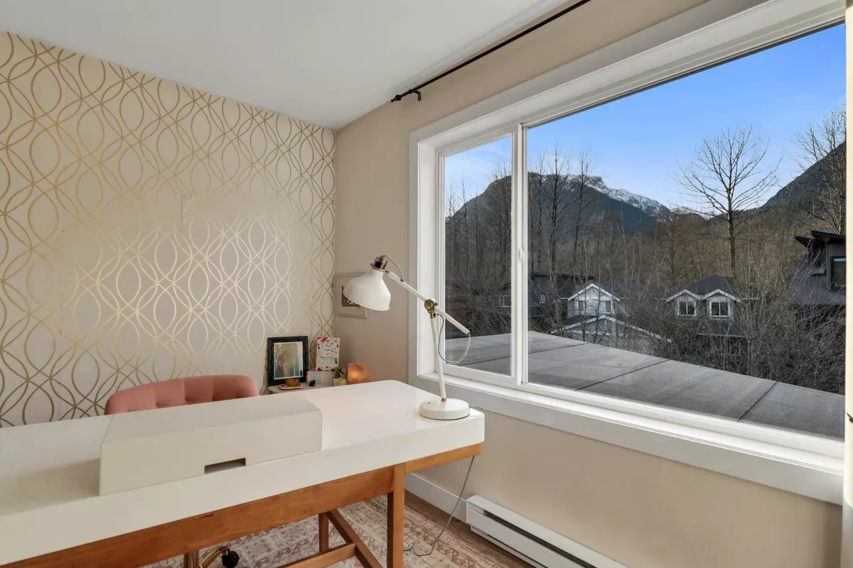 Walk-In Closet Photo of 21 40137 Government Road, Squamish, BC