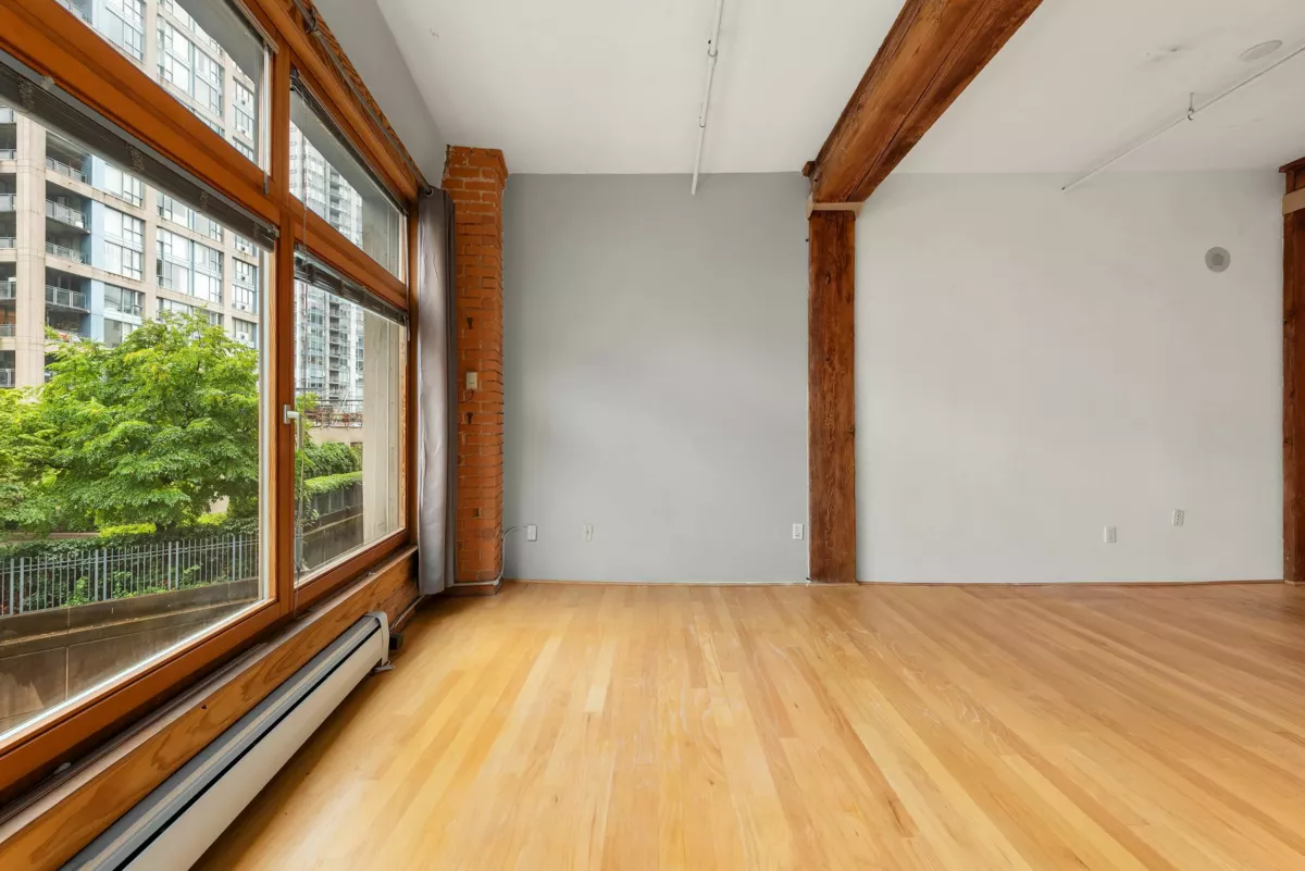 Walk-In Closet Photo of 406 518 Beatty Street, Vancouver, BC