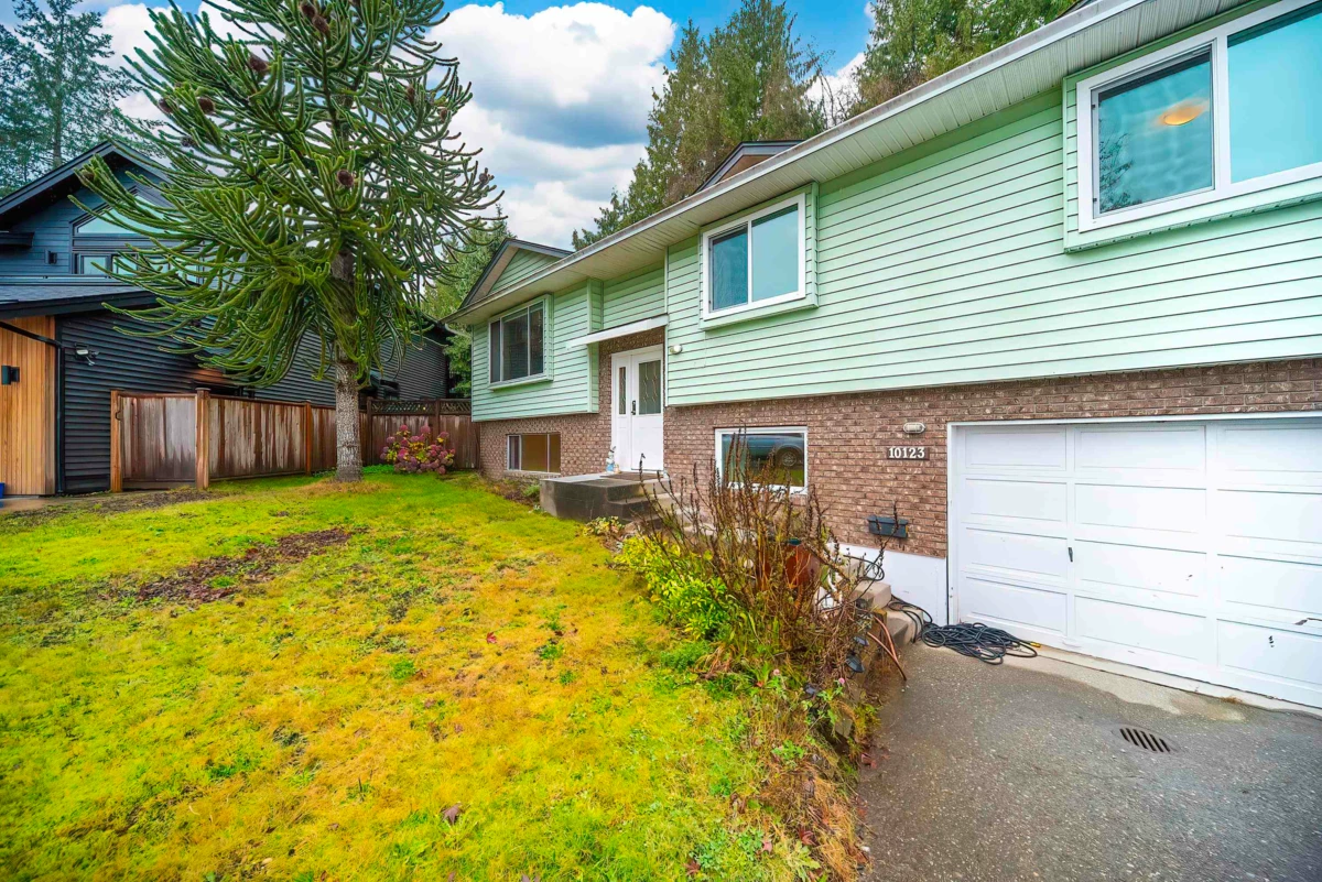 Fitness Center Photo Near 10123 158a Street, Surrey, BC