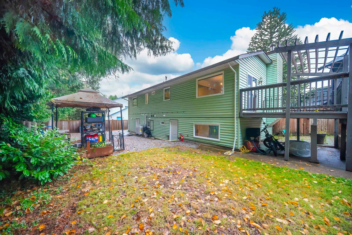Front Yard Photo of 10123 158a Street, Surrey, BC