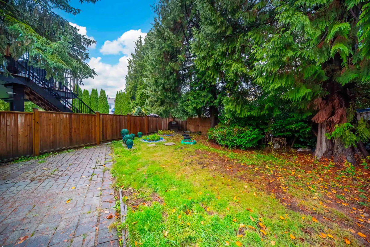Hot Tub / Spa Photo of 10123 158a Street, Surrey, BC
