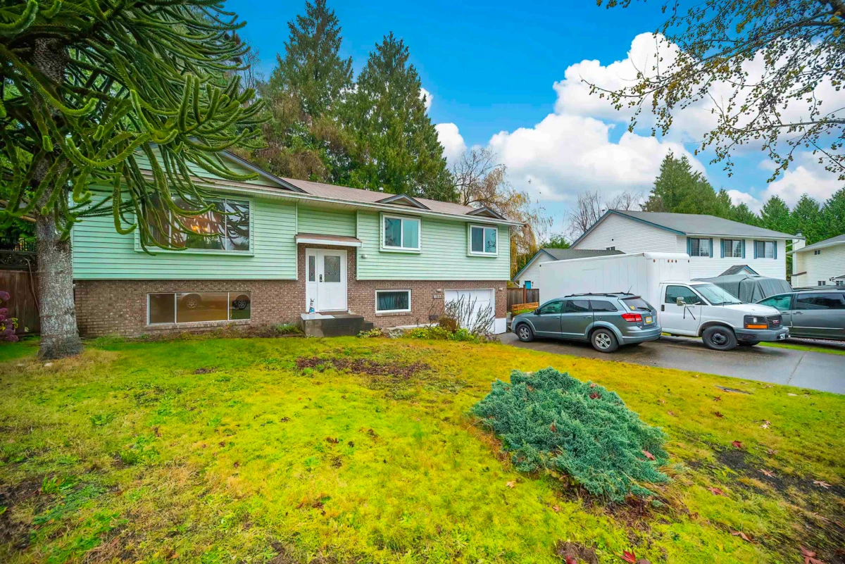 Staircase Photo of 10123 158a Street, Surrey, BC