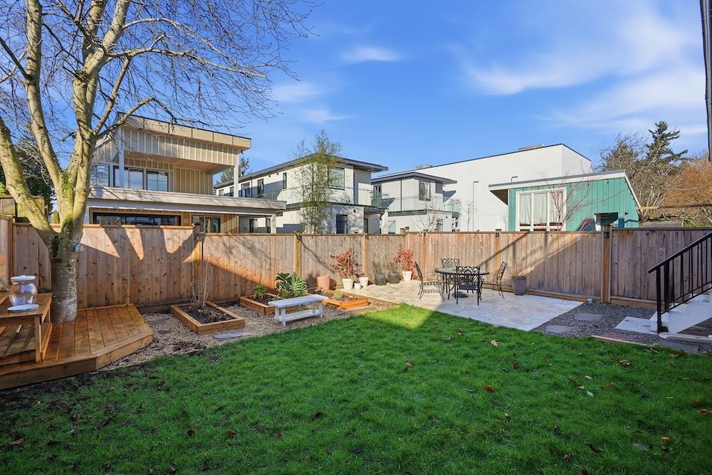 Backyard Photo of 863 Lee Street, White Rock, BC