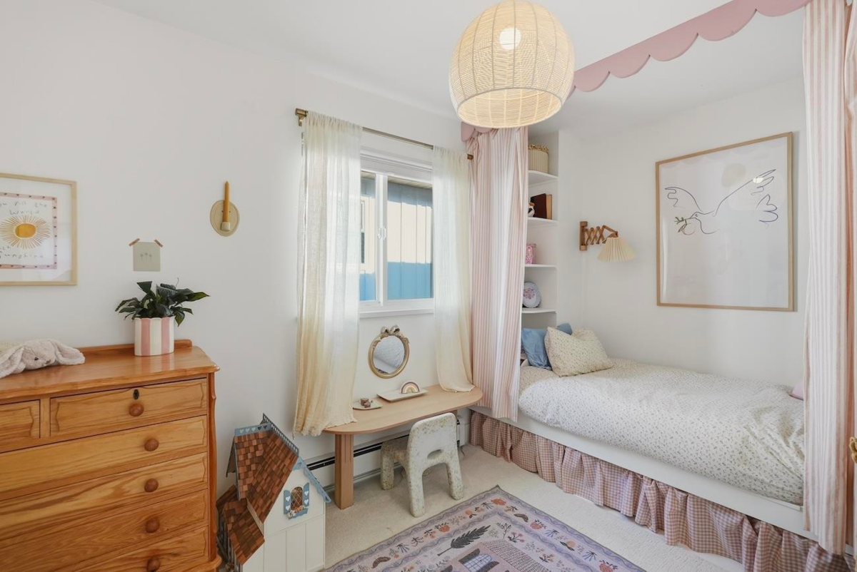 Basement Recreation Room Photo of 863 Lee Street, White Rock, BC