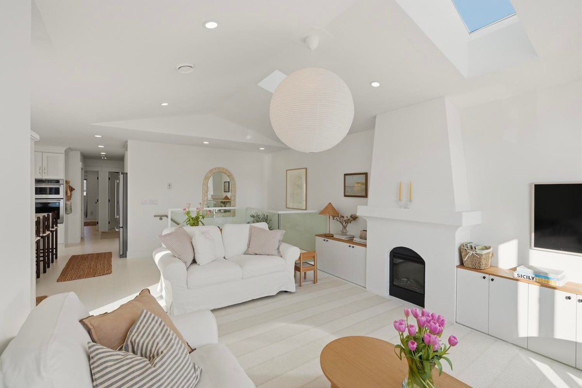 Bedroom 4 Photo of 863 Lee Street, White Rock, BC