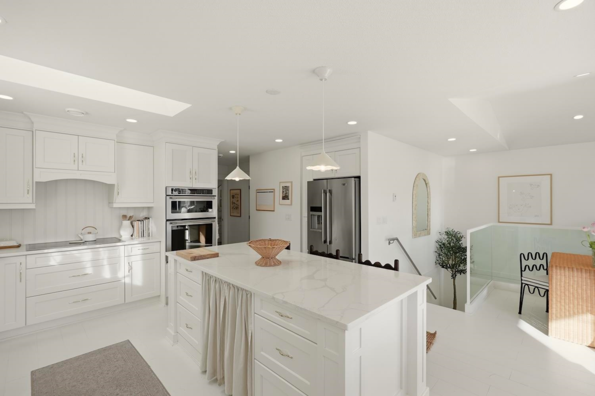 Dining Area Photo of 863 Lee Street, White Rock, BC
