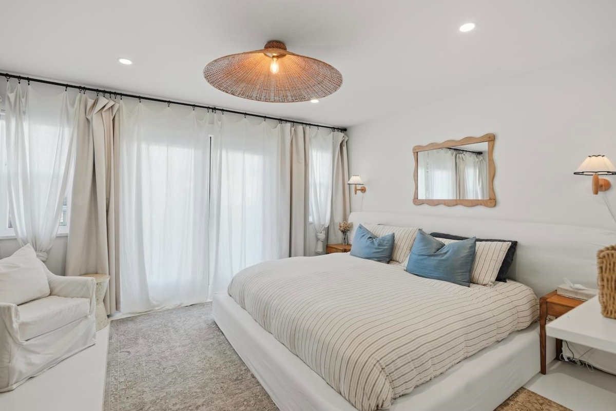 Guest Bathroom Photo of 863 Lee Street, White Rock, BC