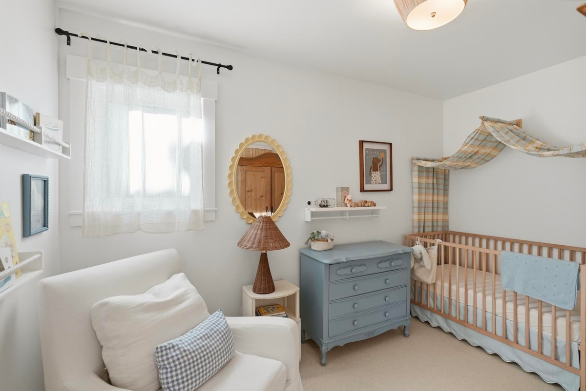 Laundry Room Photo of 863 Lee Street, White Rock, BC