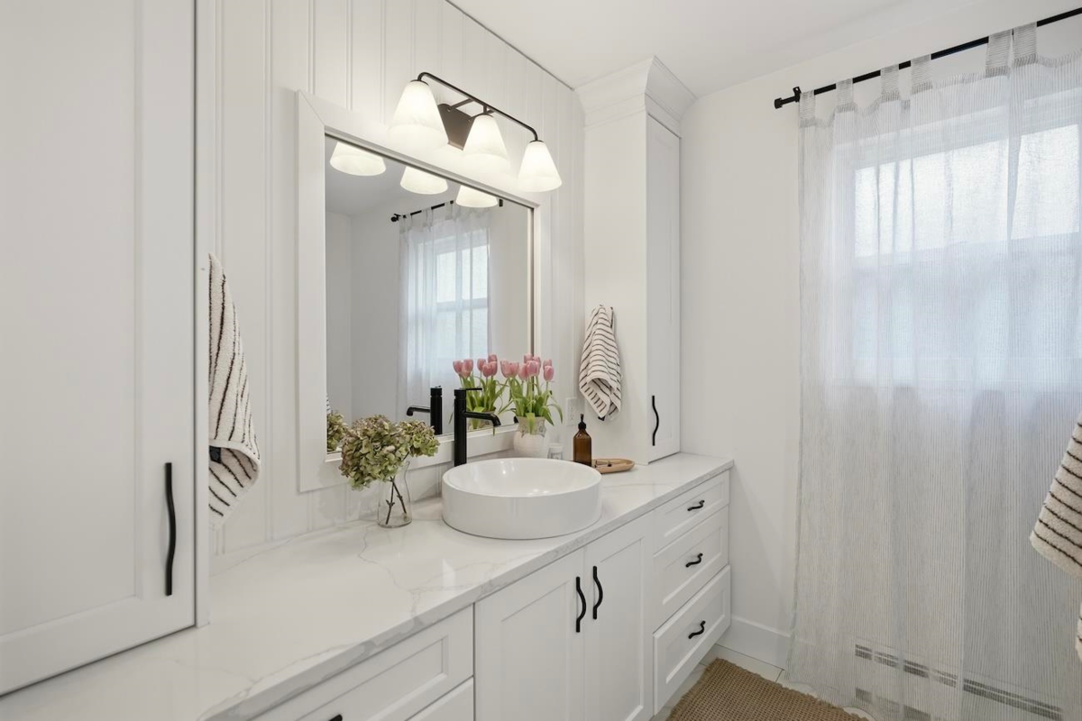 Mudroom Photo of 863 Lee Street, White Rock, BC