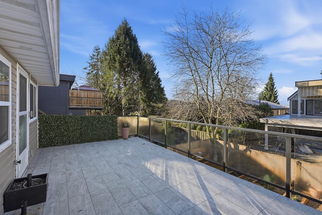 Staircase Photo of 863 Lee Street, White Rock, BC