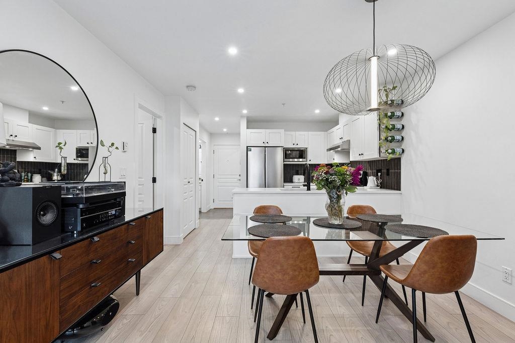 Breakfast Nook Photo of 232 4550 Fraser Street, Vancouver, BC