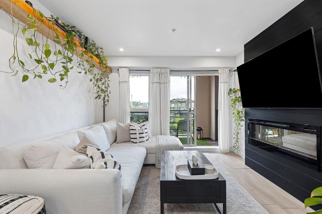 Family Room Photo of 232 4550 Fraser Street, Vancouver, BC