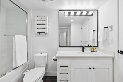 Entry Foyer Photo of 232 4550 Fraser Street, Vancouver, BC
