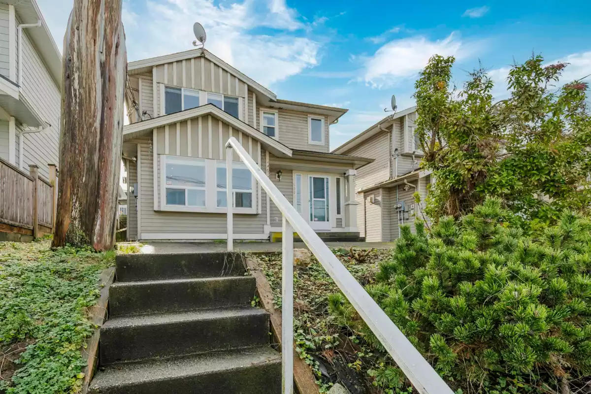 Hallway Photo of 5056 Manor Street, Burnaby, BC