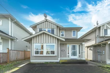 5056 Manor Street, Burnaby, BC, Central BN — 4 bed half duplex for sale