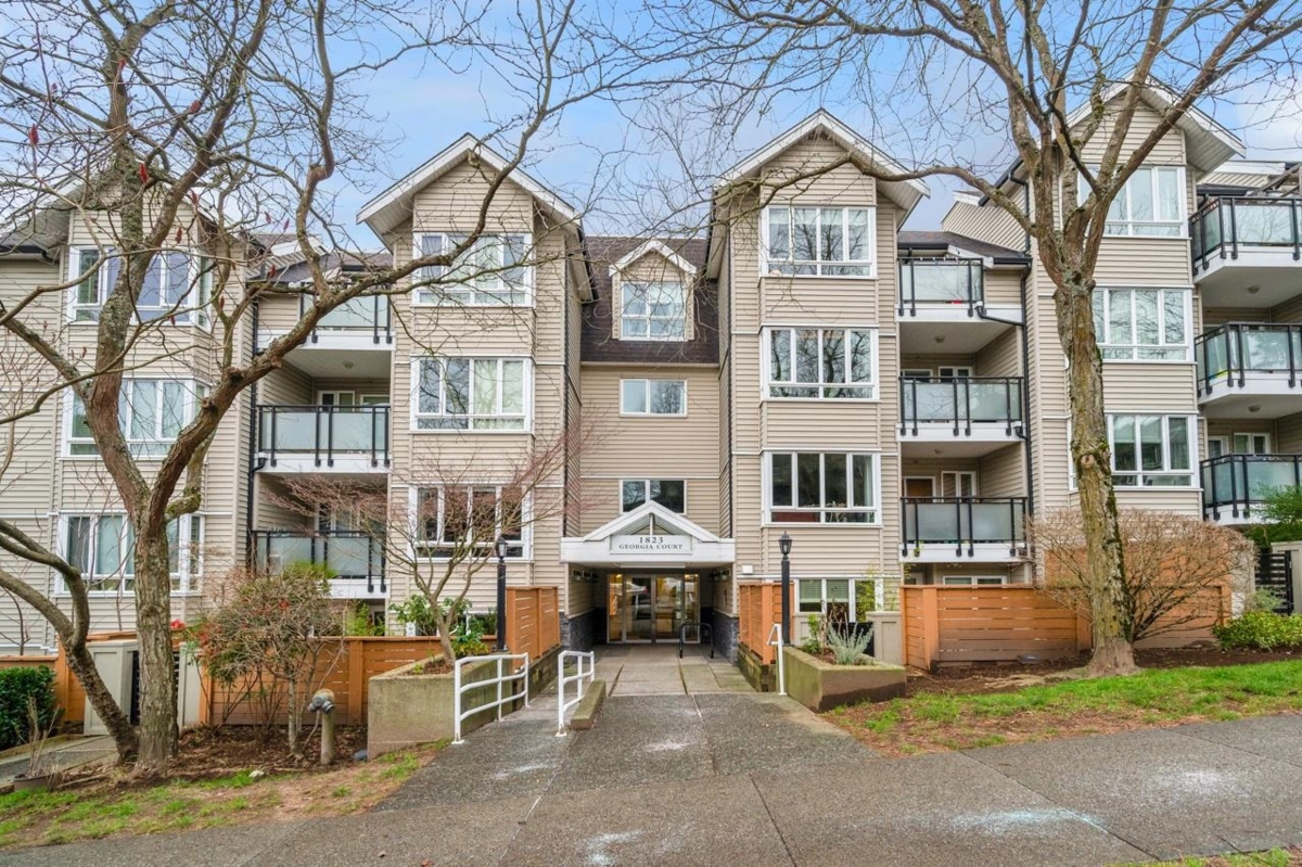 Basement Recreation Room Photo of 205 1823 E Georgia Street, Vancouver, BC