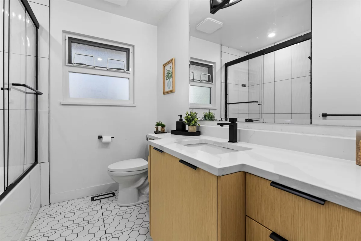 Guest Bathroom Photo of 7334 111a Street, Delta, BC