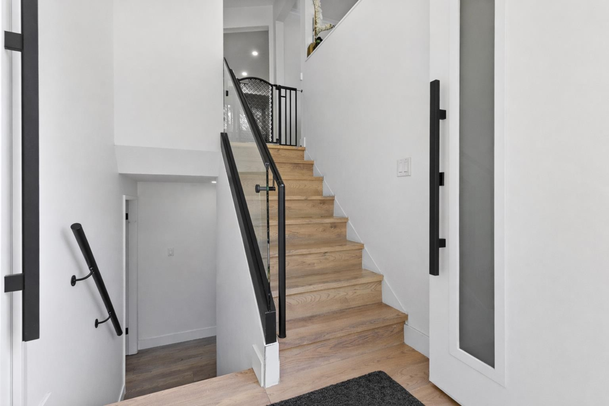 Living Room Photo of 7334 111a Street, Delta, BC